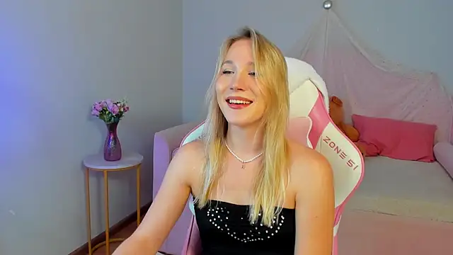 Chat +18 de ElaraVoltage ao vivo