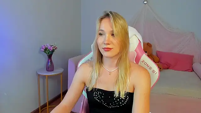 ElaraVoltage Adlı Modelin Canlı XXX Sohbeti