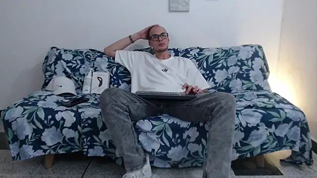 Živý XXX chat Vlad__night