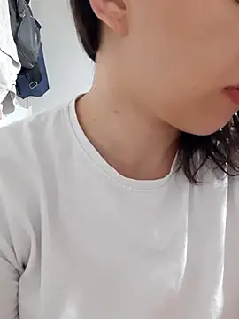 Defne0734 即時 XXX 聊天
