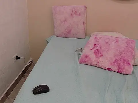 SamanthaLaurent's Live Chat Room