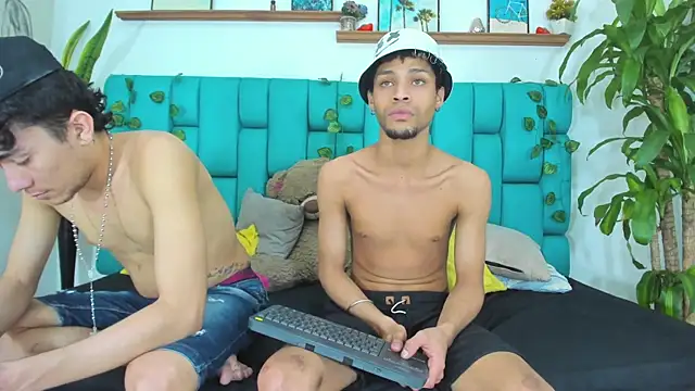 STRANGER_BOYS লাইভ XXX চ্যাট
