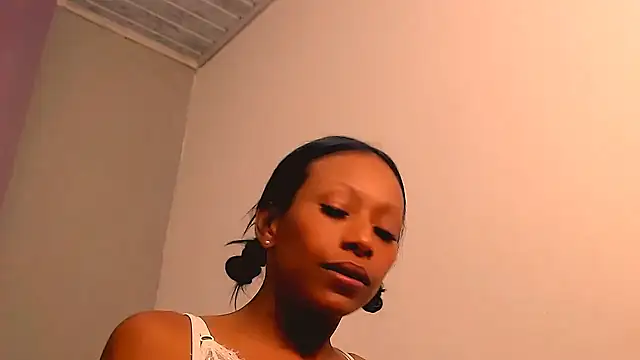 XXX chat uživo modela monserrath_bitch_naughty