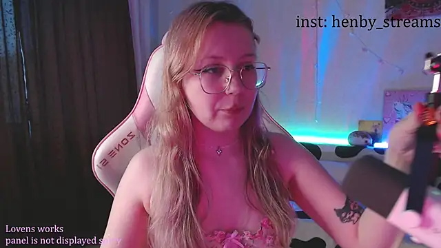 Chat XXX en directo de henby_streamss