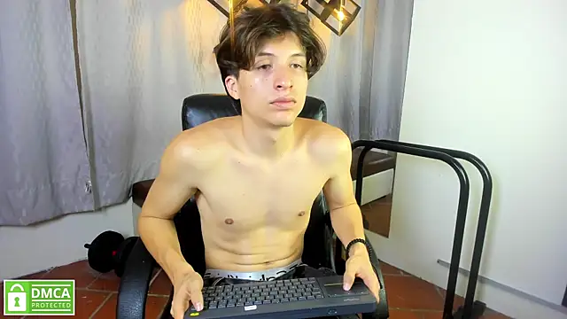 XXX chat uživo modela Marcoviolet
