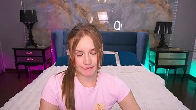 צ'אט XXX בשידור חי של FoxyyKate