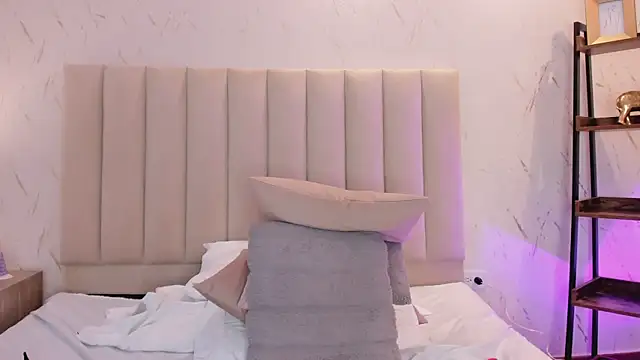 ViolettaRousee_'s Live XXX Chat