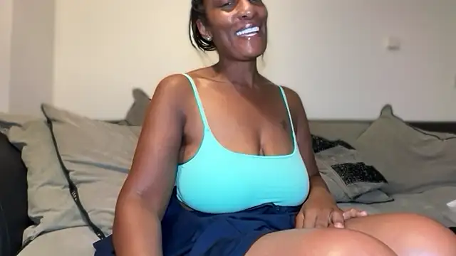 ThatGilfNextDoor's Live XXX Chat
