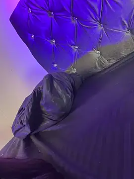 Aliceroys__'s Live XXX Chat
