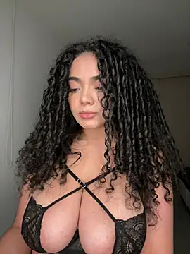 צ'אט XXX בשידור חי של Curlyierr