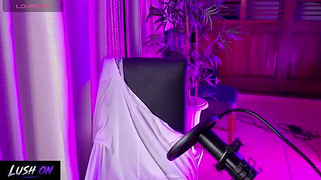 RealGoddessBellaBlaze's Live XXX Chat