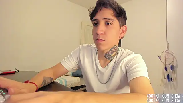 Michael_v77 Adlı Modelin Canlı XXX Sohbeti