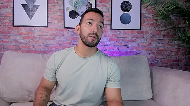 mike-collinss Adlı Modelin Canlı XXX Sohbeti