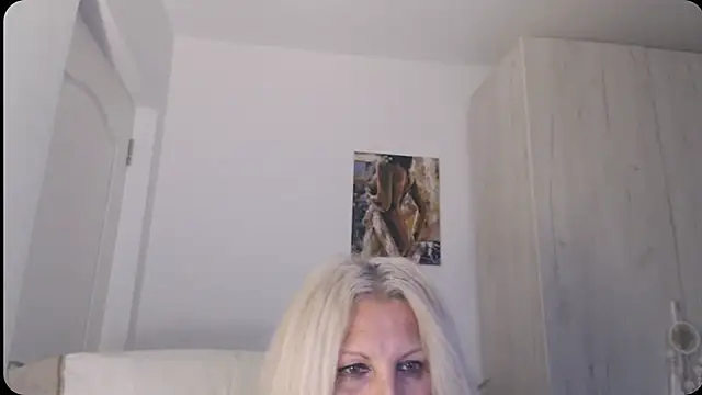 Divineblond Chat XXX live