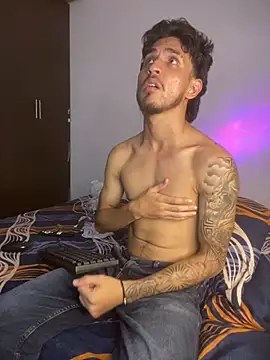 Kriss_Edwards' Live XXX Chat