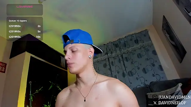 XXX chat uživo modela DavidNeill