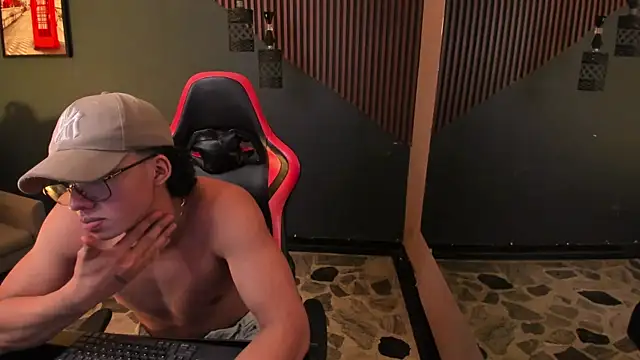 XXX chat uživo modela Axxel_Muscle
