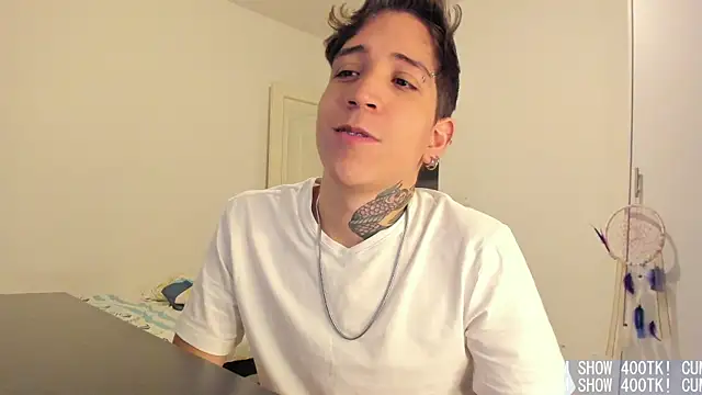 Show modela Michael_v77 na web-kameri