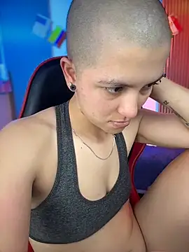 XXX chat uživo modela nicocoox