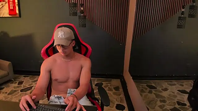XXX chat uživo modela Axxel_Muscle