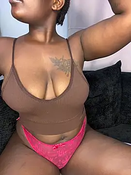 PrettyNaughty_ Chat XXX in diretta