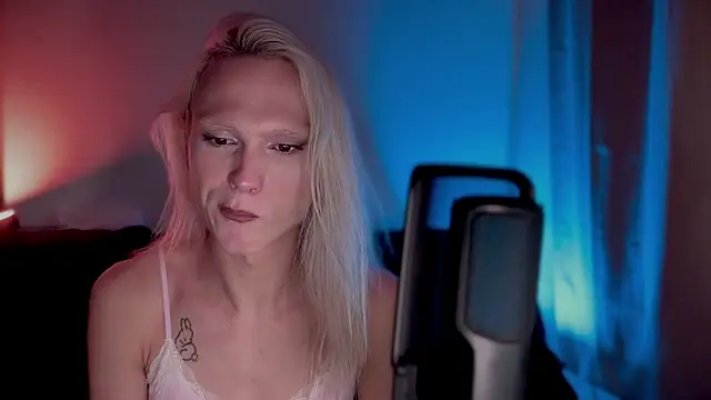 sindLyn Live XXX chat