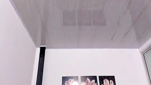 pinky_f00x's Live XXX Chat