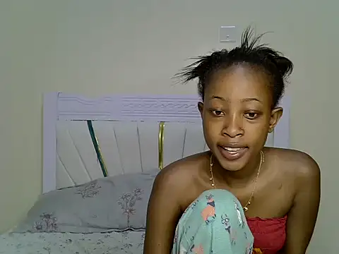 צ'אט XXX בשידור חי של PetiteNoirrr