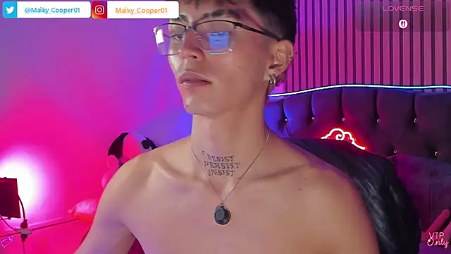 Maiky_Cooper01's Live XXX Chat