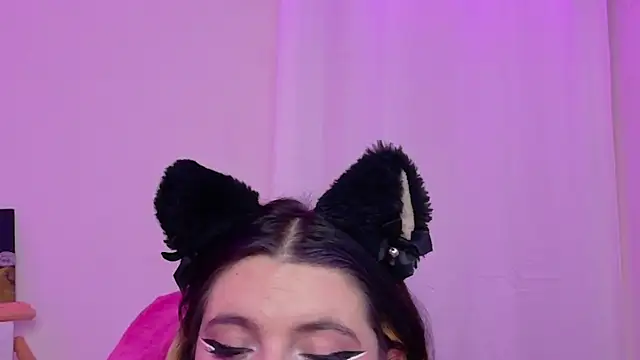 Chat +18 de Sachi_Meow ao vivo