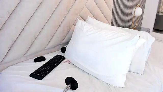 EmmaWatson-1's Live XXX Chat