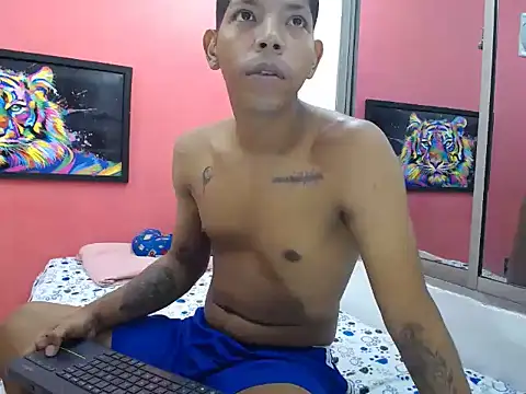 latinosninfomanos' Live XXX Chat