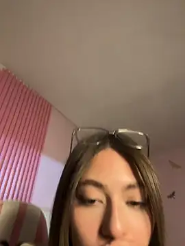 PrettyAmberのライブXXXチャット