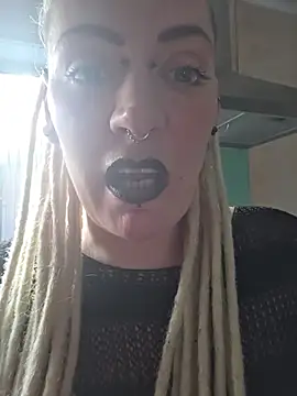 PinkTheHawk Adlı Modelin Canlı XXX Sohbeti
