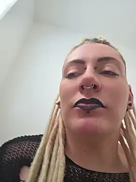 PinkTheHawk élő XXX-chatje