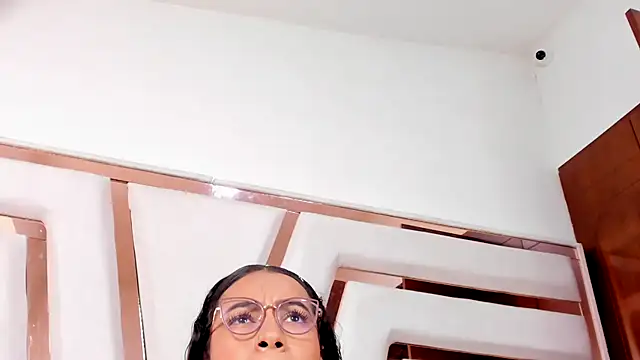 MiaKleinX Chat XXX in diretta