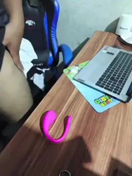 Drakecamsex27のライブXXXチャット