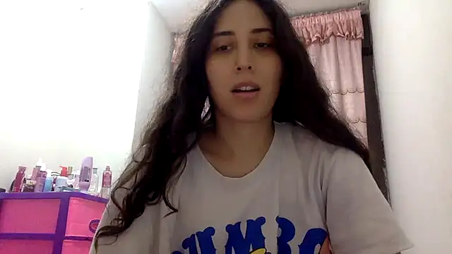 LatinDoll8 élő XXX-chatje