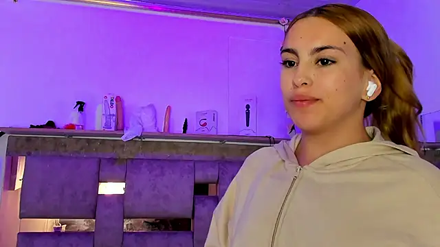 Natasha-Adams' Live XXX Chat