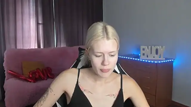 BlondyLedy's Live XXX Chat