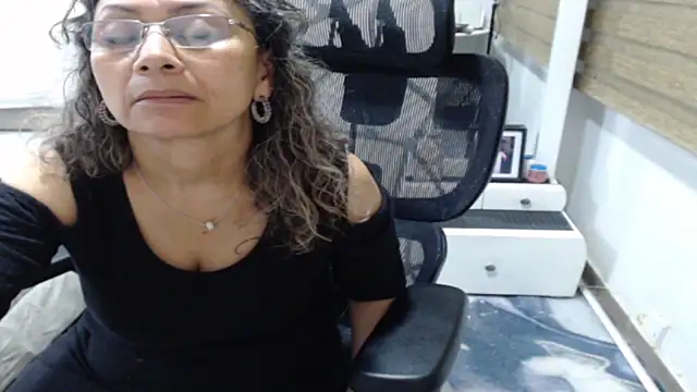 jesy_hot Chat XXX in diretta
