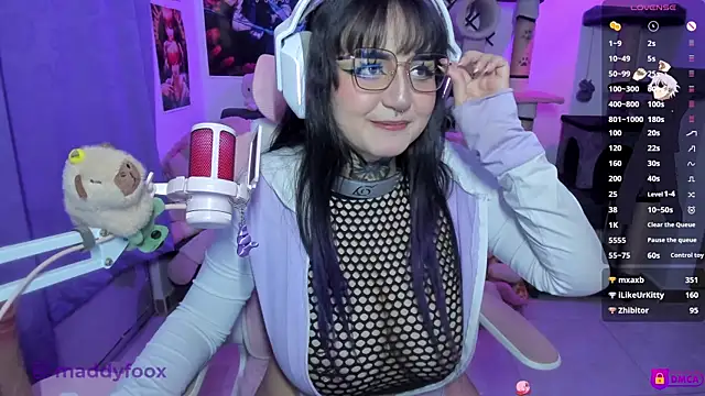 MaddyFooxxのライブXXXチャット