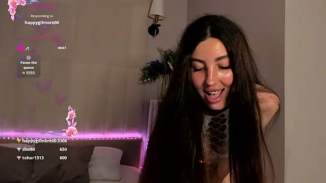 LiraRevery élő XXX-chatje