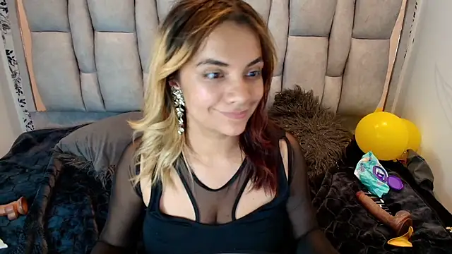 Czat XXX na żywo – Kiara_Cruz__