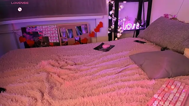 DaisyPillow's Live XXX Chat
