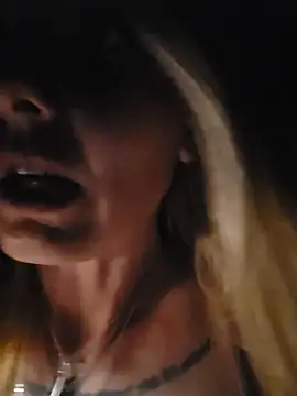 Chat +18 de SheIsSomething ao vivo