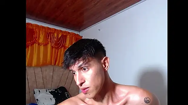 rowanbig Adlı Modelin Canlı XXX Sohbeti