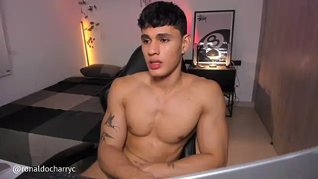 XXX chat uživo modela Massimo_Rinaldi