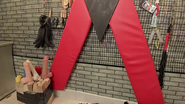 XXX chat uživo modela hillary_bigbutt