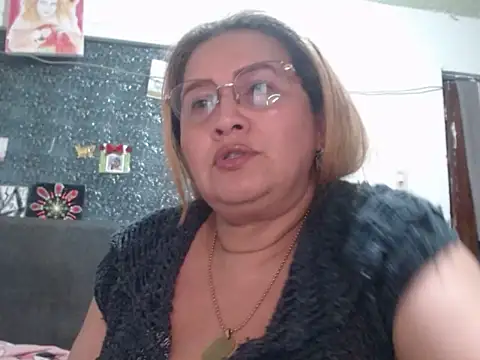 Perla1981--'s Live XXX Chat